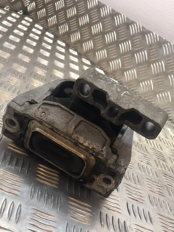 Volkswagen Touran I (2003 - 2010) 1K0199262AS Опора двигателя — фото 1