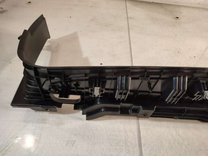 BMW 5 F10 F11 (2009 - 2016)  9168470 Отделка порога багажника