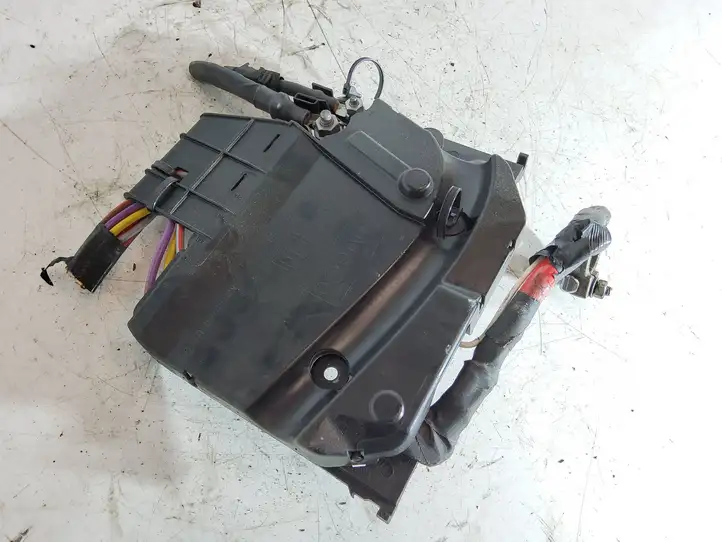 Ford Focus (2011 - 2015) AV6T014A67BC Плюсовой провод аккумулятора — фото 1