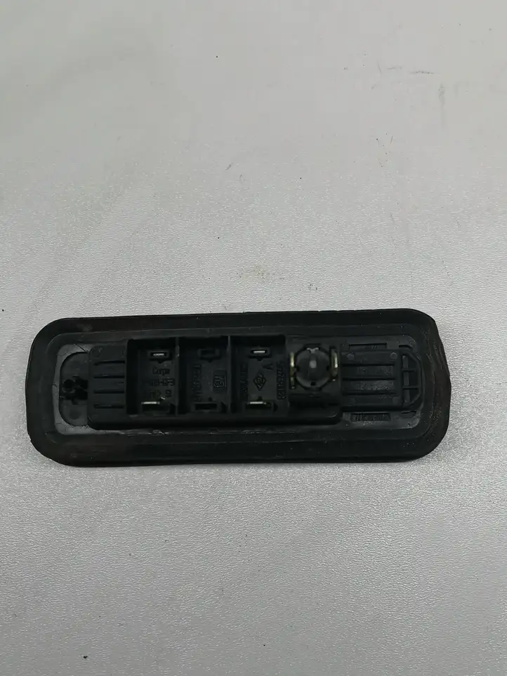 Renault Trafic II (X83) (2002 - 2014) 8200139745 Контакт двери — фото 2