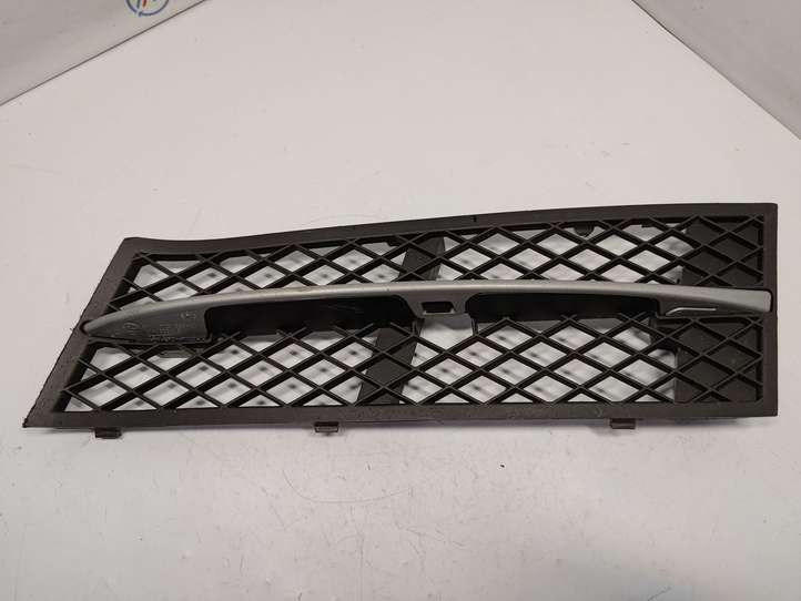 BMW 5 F10 F11 (2009 - 2016)  51117200697 Нижняя решётка (из трех частей)