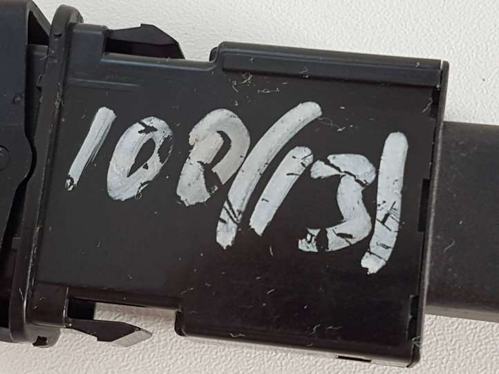 Toyota Land Cruiser (J100) (1998 - 2007)  191331 Включатель обогрева