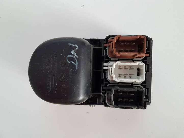 Nissan Qashqai (2006 - 2010)  96912BR01A Блок переключателей