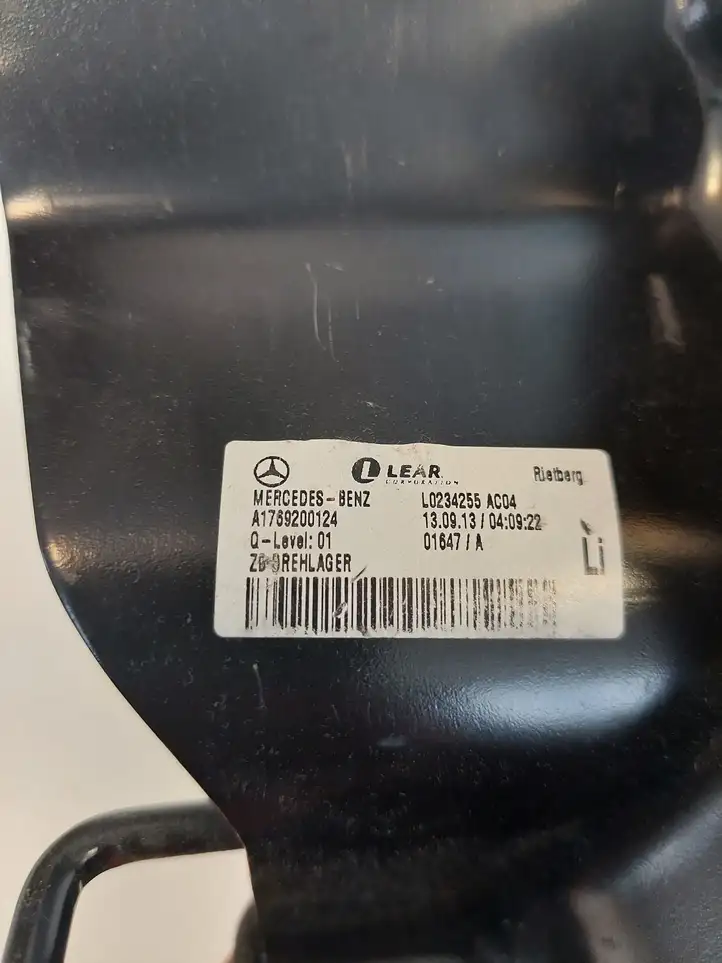 Mercedes-Benz CLA C117,X117,W117 (2013 - 2019) A1769200124 Прочие детали салона — фото 3