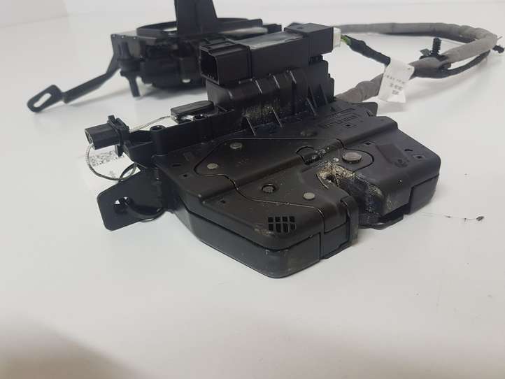 BMW 3 F30 F35 F31 (2012 - 2018)  5124726954302 Притягиватель задней крышки