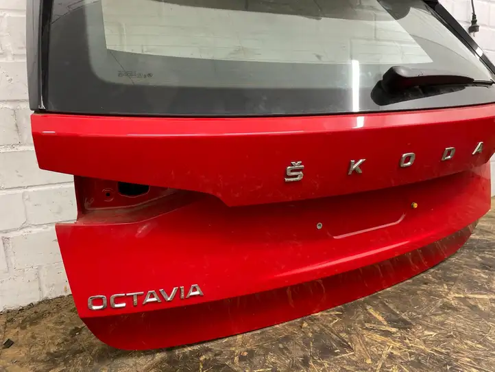 Skoda Octavia Mk4 (2019 - ) Крышка багажника — фото 3