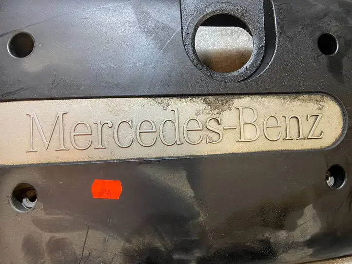 Mercedes-Benz C W203 (2000 - 2007) a6110101067 Крышка двигателя декоративная — фото 2