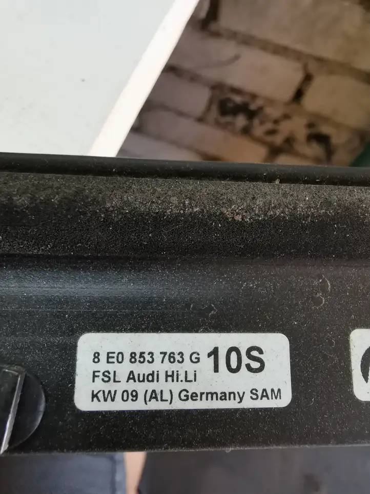 Audi A4 S4 B7 8E 8H (2004 - 2009) 8E0853763G Накладка стекла задней двери — фото 2
