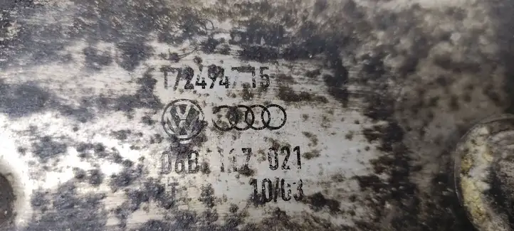 Audi A4 S4 B6 8E 8H (2000 - 2006) 06B117021 Кронштейн масляного фильтра — фото 2