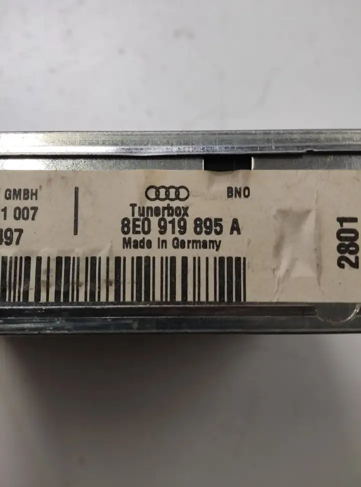 Audi A4 S4 B6 8E 8H (2000 - 2006) 8E0919895A Усилитель антенны — фото 2
