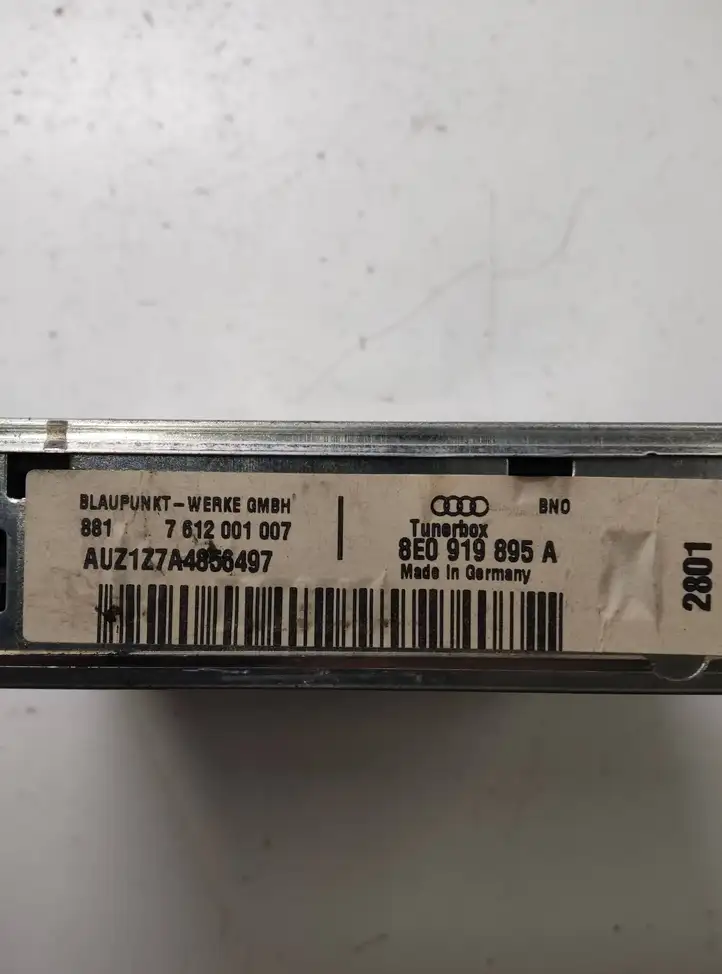 Audi A4 S4 B6 8E 8H (2000 - 2006) 8E0919895A Усилитель антенны — фото 4