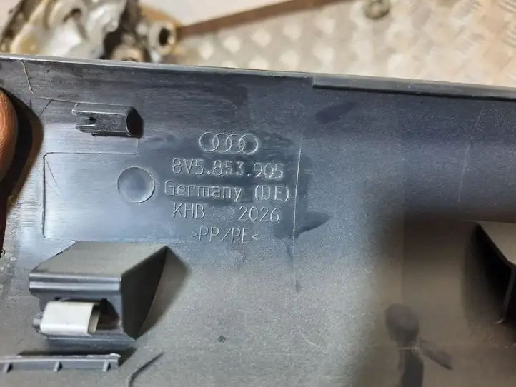 Audi A3/S3 8V (2012 - 2016) 8V5853905 Нижняя обшивка стойки B — фото 2