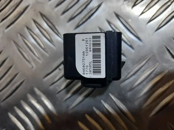 Volkswagen Routan (2008 - 2014) 04602751AA Кнопка закрытия багажника — фото 3