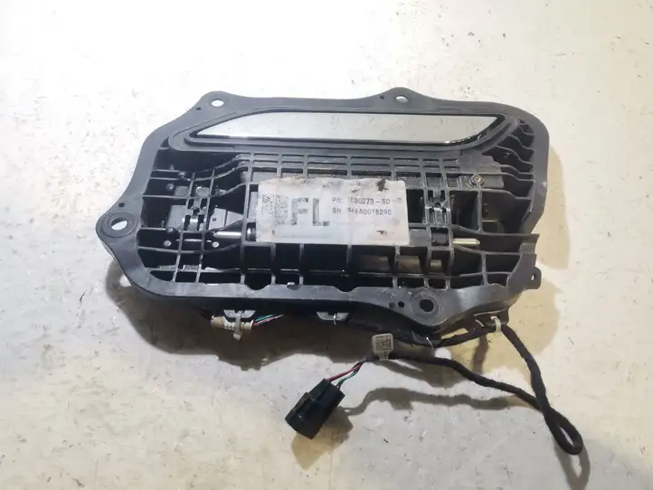 Tesla Model S (2012 - 2016) 1008982 Наружная ручка двери — фото 1