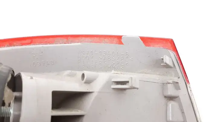 Ford Mondeo MK IV (2007 - 2014) Задний фонарь в кузове — фото 3