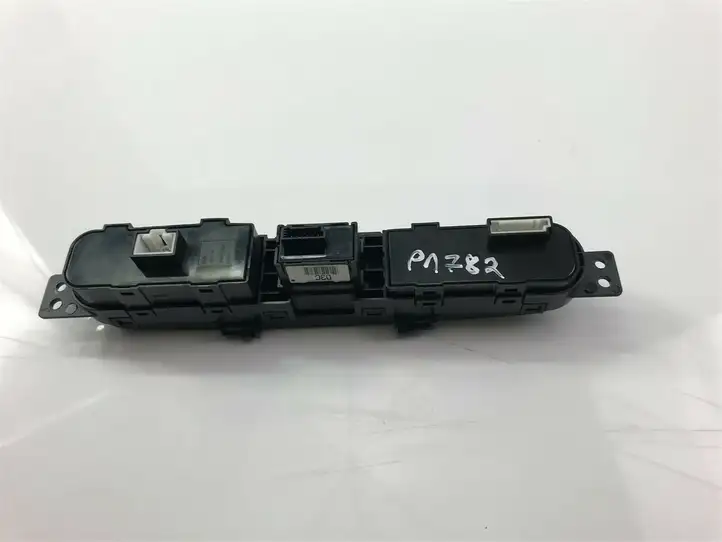Kia Carens II 299128768 Включатель аварийных фонарей — фото 2