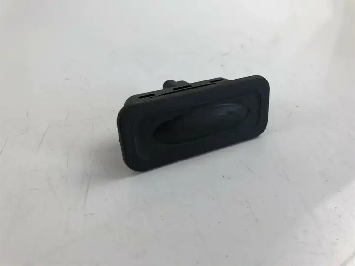 Renault Megane II (2002 - 2005) 8200078256 Кнопка закрытия крышки багажника — фото 1