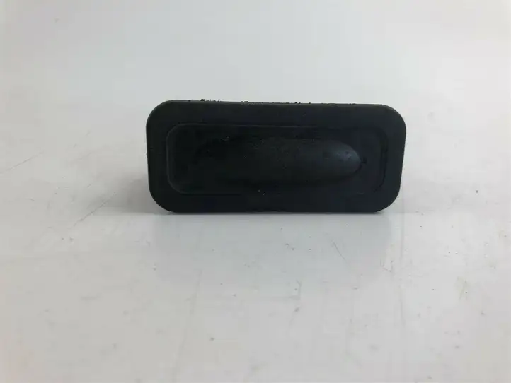 Renault Megane II (2002 - 2005) 8200078256 Кнопка закрытия крышки багажника — фото 2