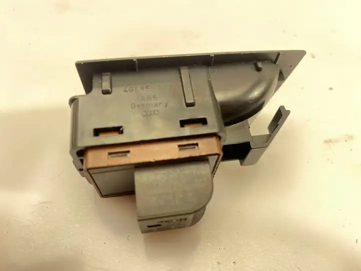 Audi A6 C7 (2011 - 2014) 4G1959829 Кнопка закрытия крышки багажника — фото 2
