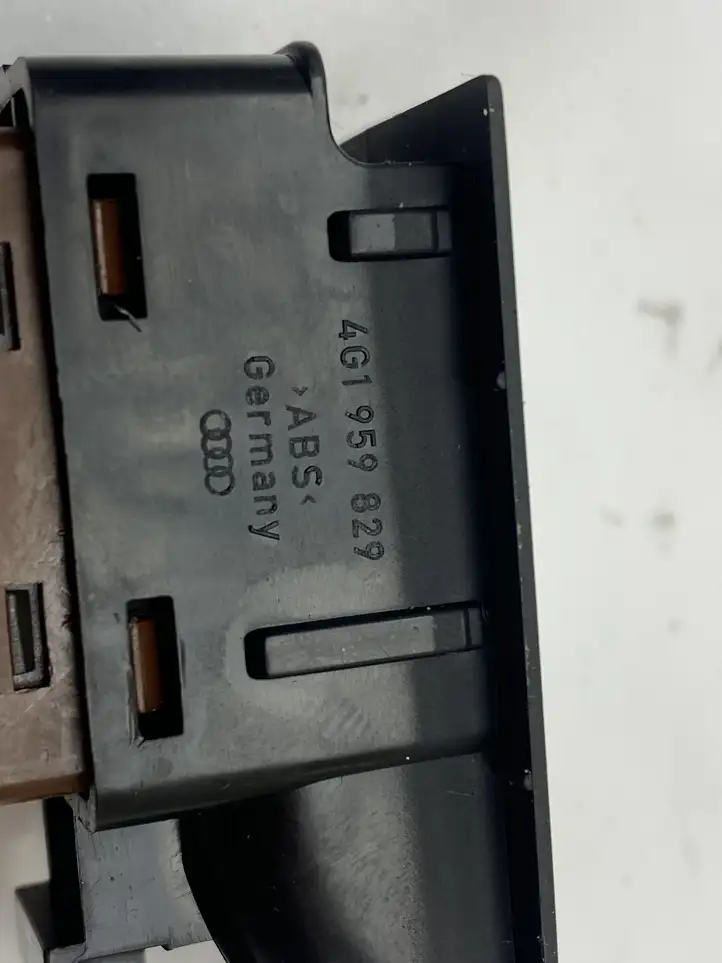 Audi A6 C7 (2011 - 2014) 4G1959829 Кнопка закрытия крышки багажника — фото 3