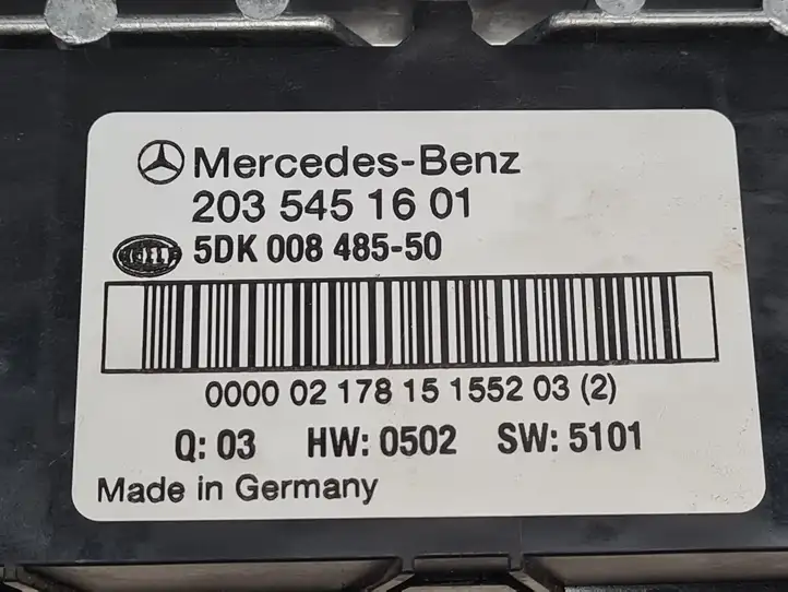Mercedes-Benz C W203 (2000 - 2007) 2035451601 Блок предохранителей — фото 2