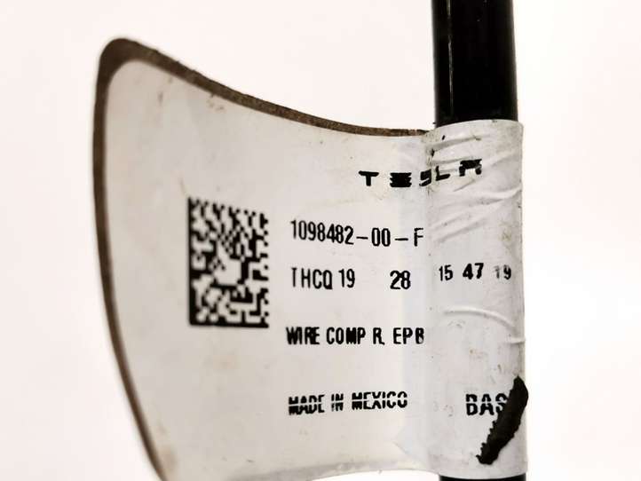 Tesla Model 3 (2017 - 2023)  1098482-00-F Другой проводник