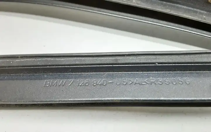 BMW 3 E90 E91 (2005 - 2012) 7126940 Накладка стоек лобового стекла — фото 3
