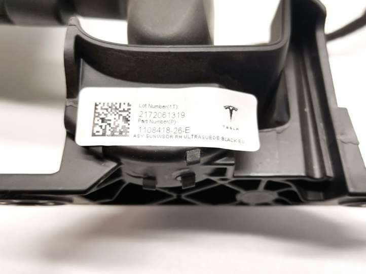 Tesla Model X (2015 - 2021)  1108418-26-E Щиток от солнца