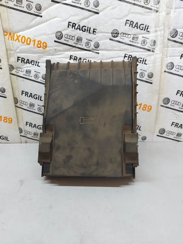 Volkswagen PASSAT B6 (2005 - 2010) 1K0937132F Крышка ящика предохранителей — фото 1