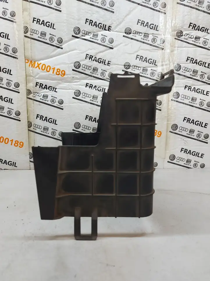 Volkswagen PASSAT B6 (2005 - 2010) 1K0915335B Перегородка аккумулятора — фото 4