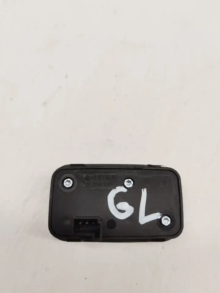 Mercedes-Benz GL X166 (2013 - 2019) A2128210551 Кнопка закрытия багажника — фото 2