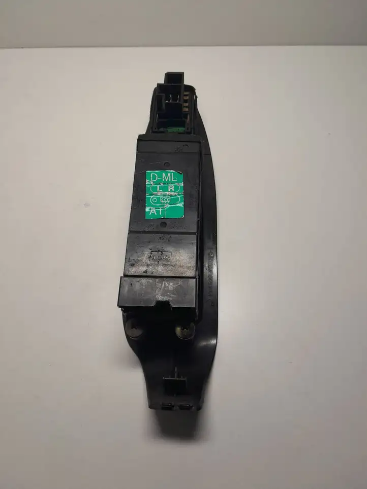 Subaru Legacy (1999 - 2003) 83071AE020 Блок кнопок стеклоподъемников — фото 3