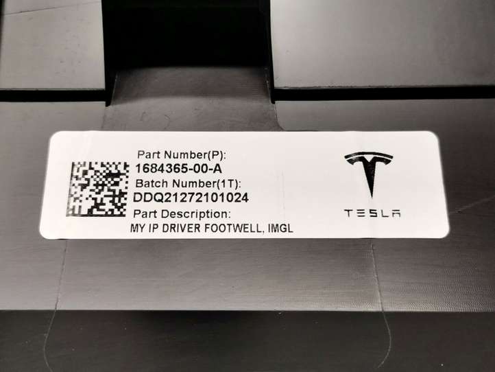 Tesla Model Y (2019 - )  1684365-00-A Другая деталь панели