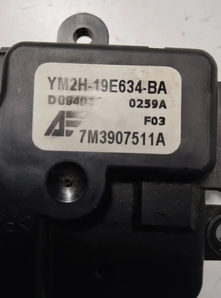 Volkswagen Sharan (2000 - 2003) 7M3907511A Двигатель задвижки потока воздуха — фото 2