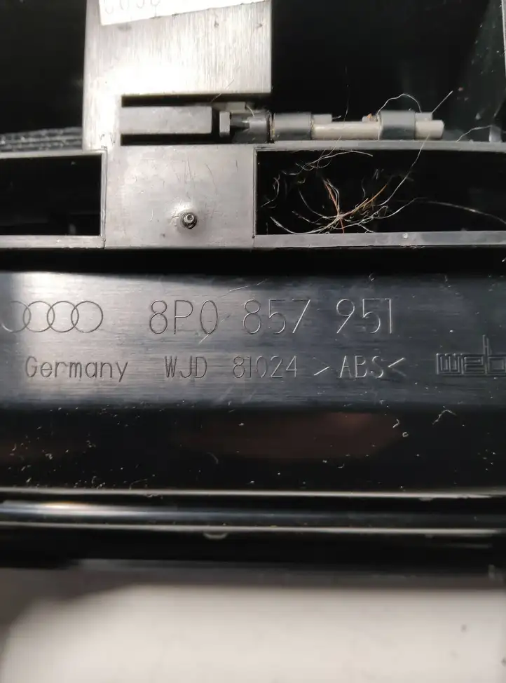 Audi A3/S3 8P (2004 - 2008) 8P0857951 Передняя пепельница — фото 2