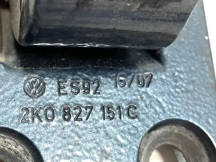 Volkswagen Caddy (2004 - 2010) 2K0827151C Верхняя петля задней двери — фото 4