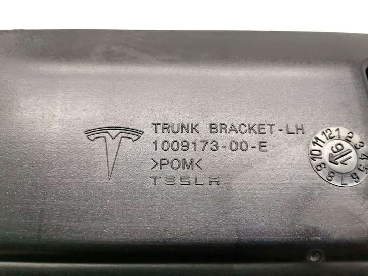 Tesla Model S (2016 - 2021)  1009173-00-E Другая деталь отделки багажника