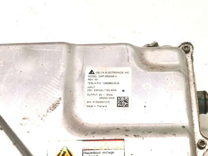 Tesla Model X (2015 - 2021)  1060985-00-B Преобразователь напряжения