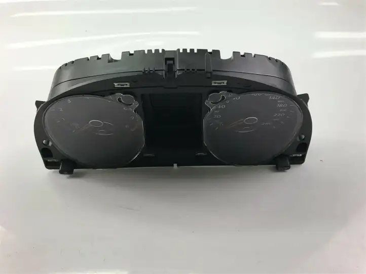 Volkswagen PASSAT CC (2008 - 2012) 3C8920870F Спидометр — фото 2