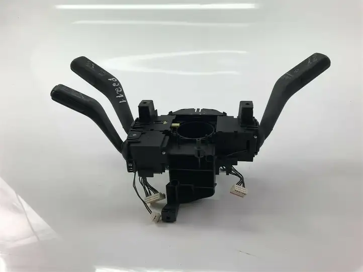 Volkswagen PASSAT B6 (2005 - 2010) 3C9953513R Кнопки на рулевом колесе — фото 1
