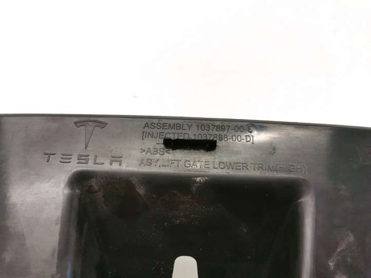 Tesla Model X (2015 - 2021)  1037897-00-E Боковая отделка (у окна)