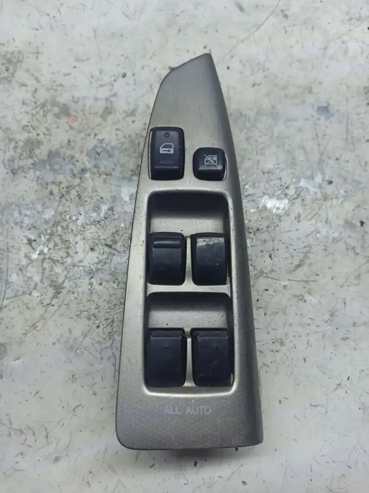 Toyota Corolla E120 E130 (2000 - 2004) 8404013080 Кнопка стеклоподъемников — фото 1