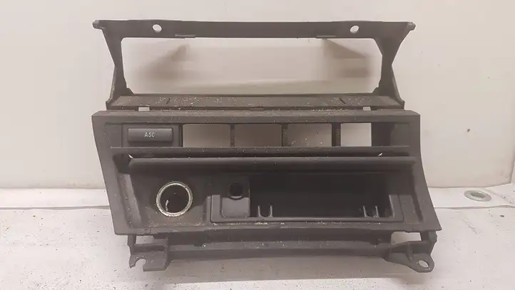 BMW 3 F30 F35 F31 (2012 - 2018) 307090100 Передняя пепельница — фото 1