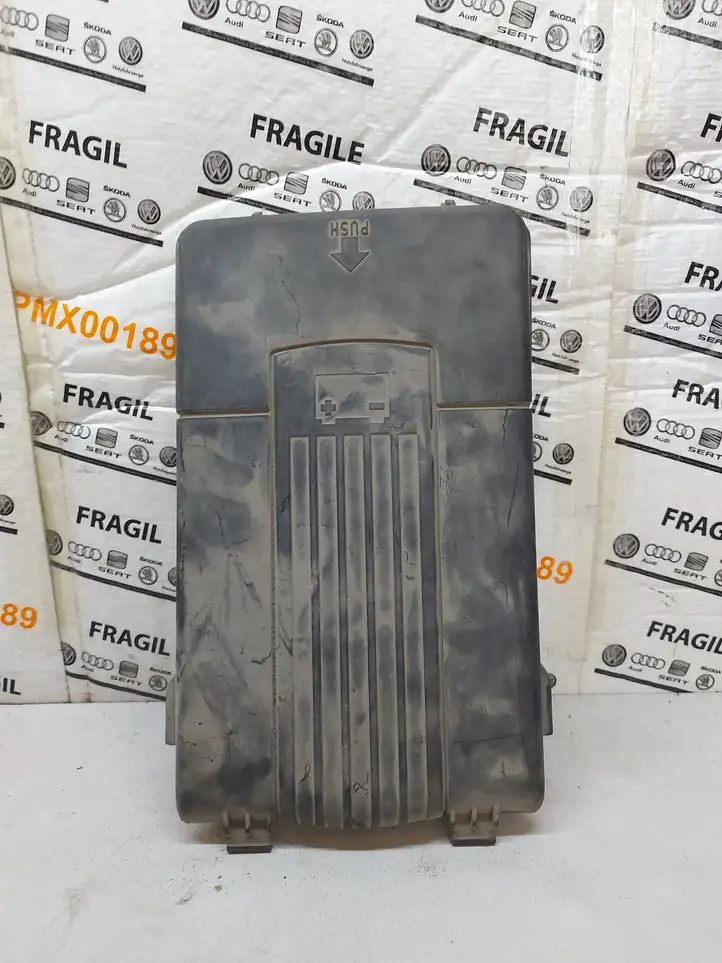 Volkswagen PASSAT B6 (2005 - 2010) 1K0915443C Крышка ящика аккумулятора — фото 1