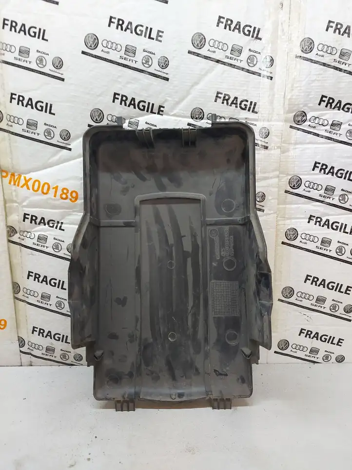 Volkswagen PASSAT B6 (2005 - 2010) 1K0915443C Крышка ящика аккумулятора — фото 2