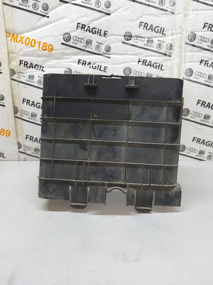 Volkswagen PASSAT B6 (2005 - 2010) 1K0915333C Перегородка аккумулятора — фото 1