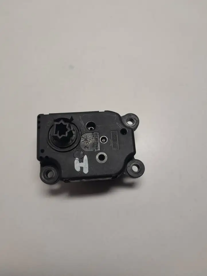 Opel Astra H (2004 - 2009) 986473R Двигатель задвижки потока воздуха — фото 1