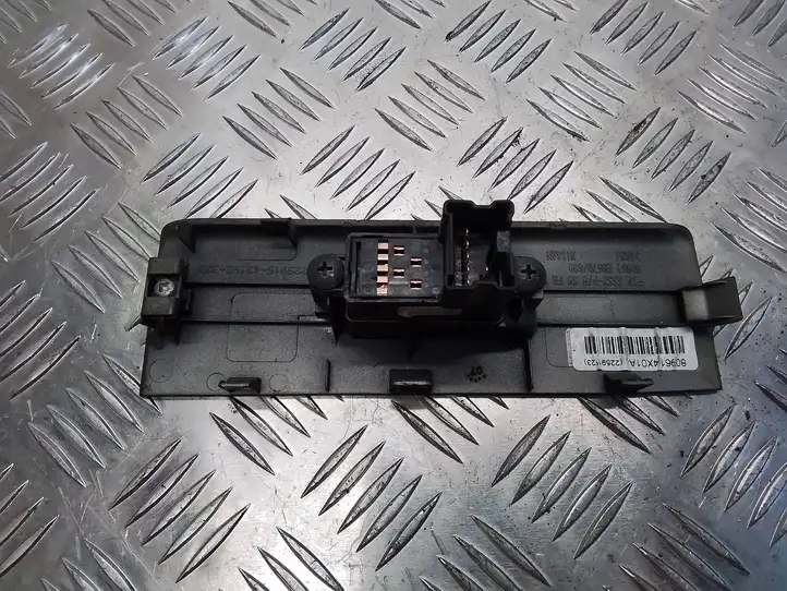 Nissan Navara D40 (2004 - 2015) Кнопка стеклоподъемников — фото 2