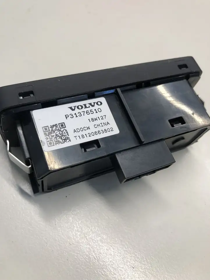 Volvo XC60 (2017 - ) 31376510 Кнопка закрытия крышки багажника — фото 2