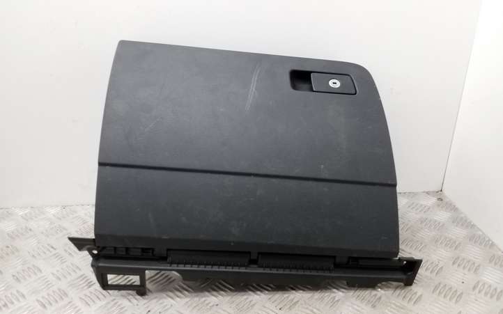Volkswagen PASSAT B8 (2015 - )  3G2857097AC Комплект ящика для вещей (бардачка)